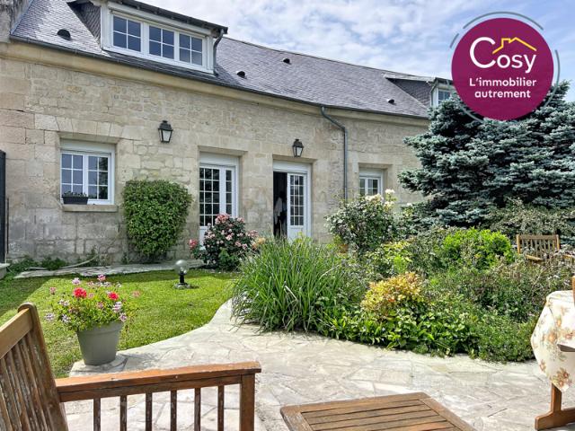 Maison de charme en pierre avec vue dégagée et dépendance am