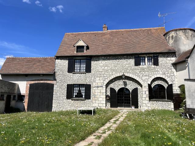 Ancienne commanderie des Templiers Bien atypique avec fort potentiel