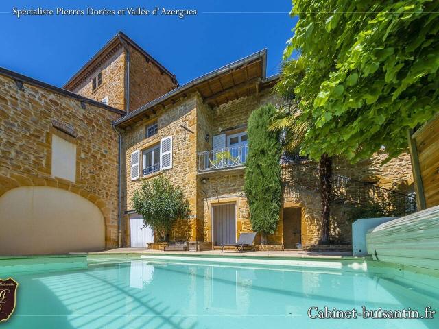 Maison de Charme en Pierres au Cœur du Village