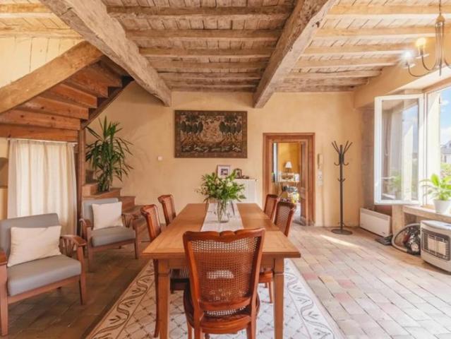 Maison de charme en vente à Courzieu Idéal pour familles