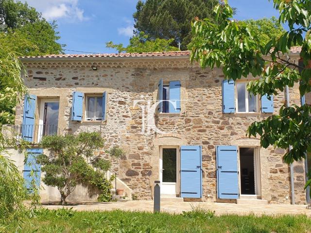 Maison de charme entièrement restaurée avec goût, alliant au. 110m² Saint Paul le Jeune