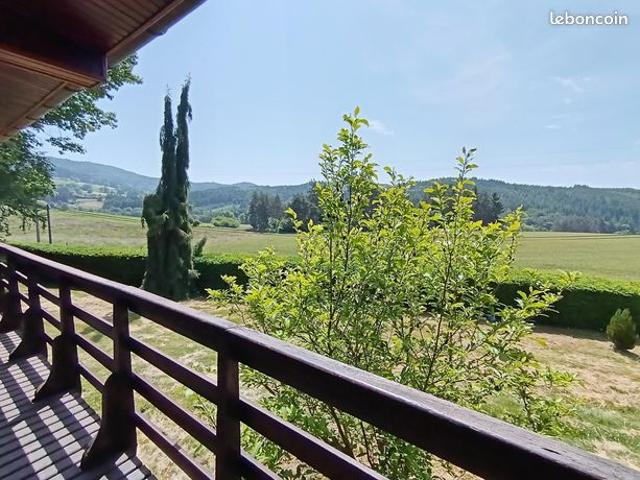 Maison de charme | Jardin arboré | Saillant