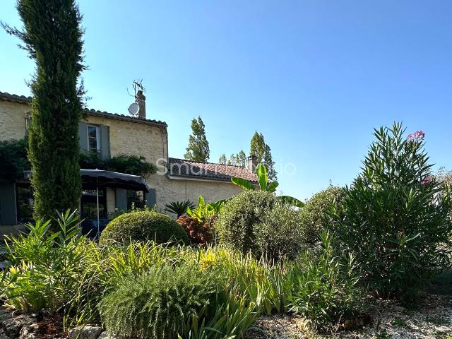 Maison de charme parfaitement rénovée, un bien singulier dans un village proche de Bordeaux