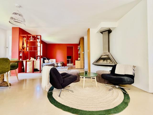 MAISON DE CHARME RÉNOVÉE ÉLÉGANCE CONTEMPORAINE ET ESPRIT PROVENÇAL GOLF DE PONT ROYAL