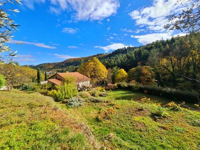Limite Gard/Ardèche Charmante maison sur 4 hectares de terrain