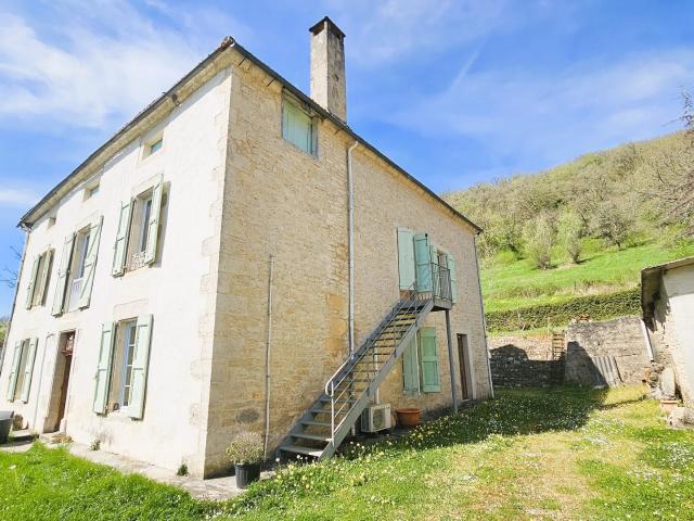 Maison de charme spacieuse dans village médiéval Caylus 240m² Caylus