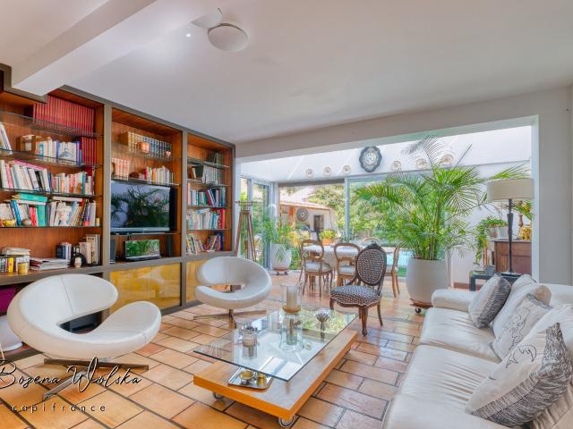 Maison de charme T6 à vendre avec jardin, piscine, garage et atelier à Istres 13