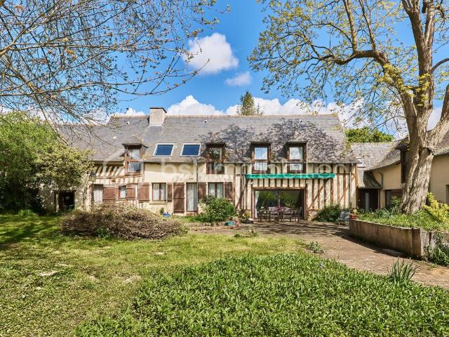 Maison de charme 264 m² – 5 chambres – Parc arboré de 4 000 m² – Aux portes de Rennes
