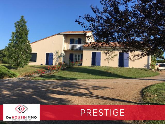 Maison de charme 266 m² avec grand salon, piscine et vue campagne sur terrain 1,6 ha Graulhet 81300