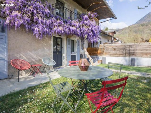 Maison de charme 200m² avec jardin et vue montagnes