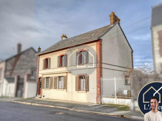 MAISON DE CHARME 210 M² FORT POTENTIEL POUR MAISON DE FAMILLE OU INVESTISSEMENT TERRAIN 995 M²