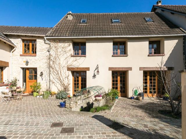MAISON de charme 210 m² 4 chambres BOUAFLE