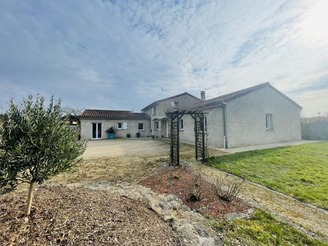 MAISON DE CHARME
