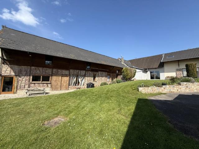 MAISON DE CHARME 320 m2 avec gîte et dépendances proche d'Am
