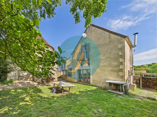 Maison de charme, 4 chambres et terrain clos à Tronsanges