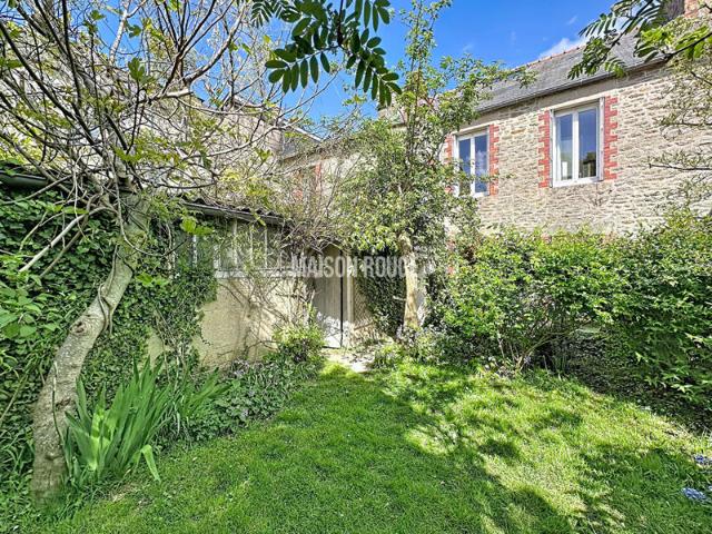 Maison de charme, 4 pièces, avec jardin exposé sud ouest dans quartier recherché de Dinan