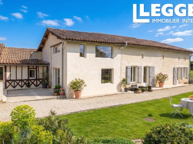 Maison de charactère de 7 pièces et 1433m² de terrain à Barro
