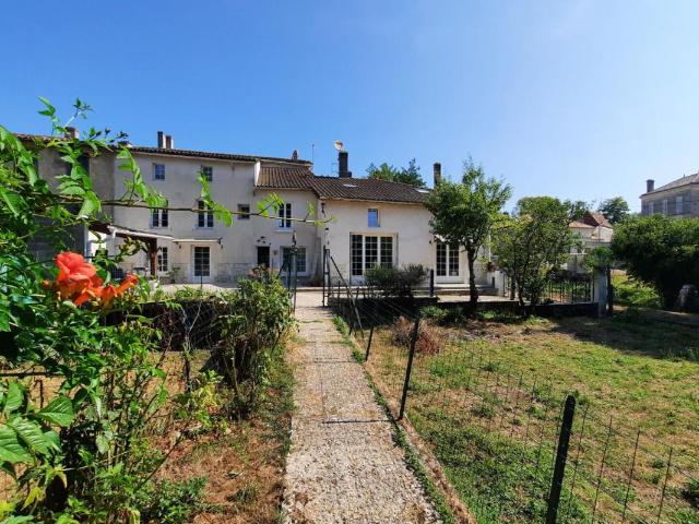 Maison de bourg 169m2, 1 760 m² de jardin + Local indépendant