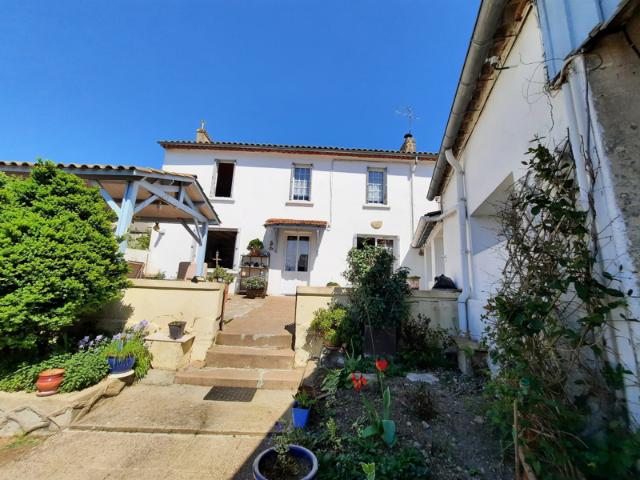 Maison de bourg 193 m2 + dépendance et jardin
