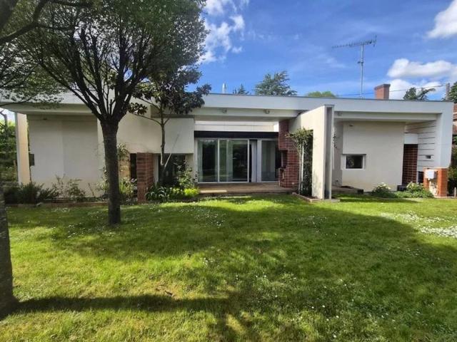Maison de bourg 202m ²