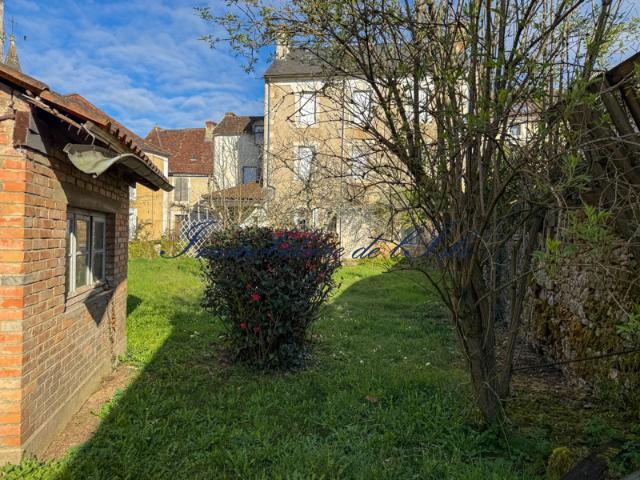 MAISON DE BOURG JUSQU'A 5 APPARTEMENTS POSSIBLES