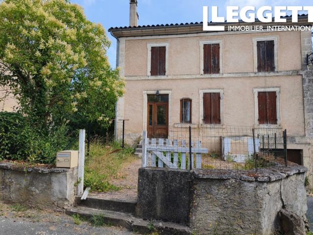 Maison de bourg comprenant deux appartements avec cave,jardin,ancienne porcherie et potager non attenant