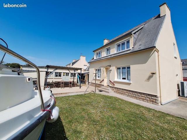 Maison de bourg à Plogoff, proche des commodités et des plages, habitable de suite