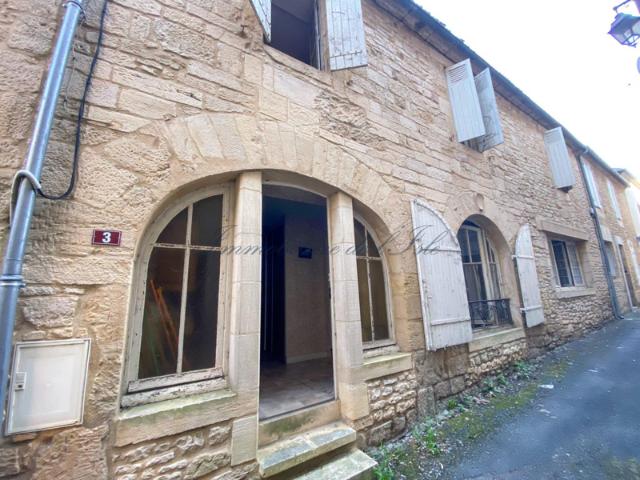 MAISON DE BOURG A RENOVER