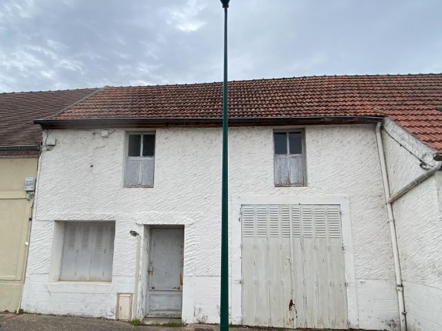 MAISON DE BOURG A SAISIR GROS POTENTIEL