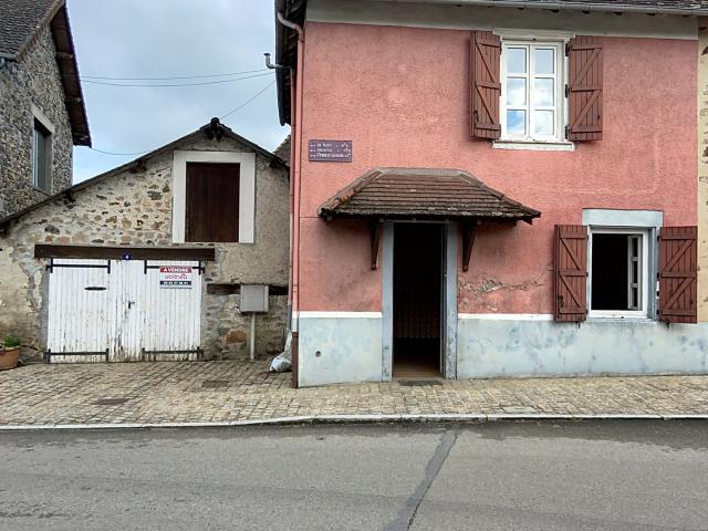 Maison de bourg à St Jean Ligoure