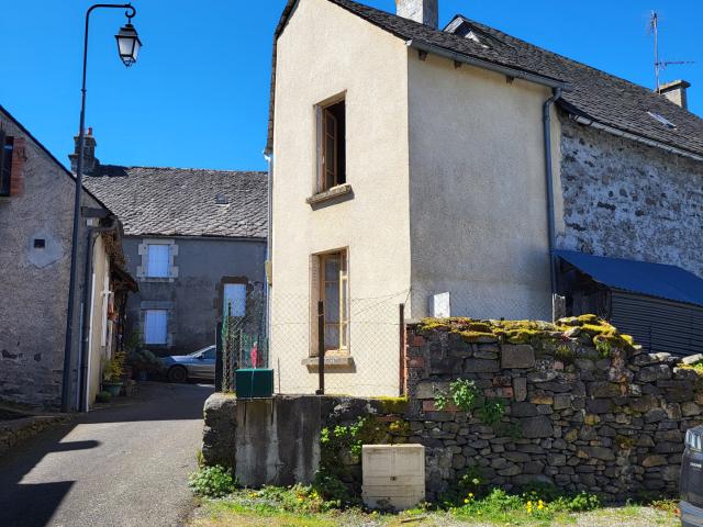 Maison de bourg avec cour