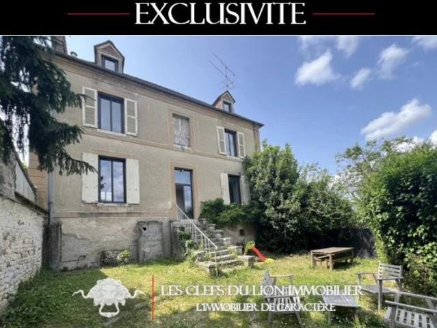 MAISON DE BOURG AVEC JARDIN ET DÉPENDANCE