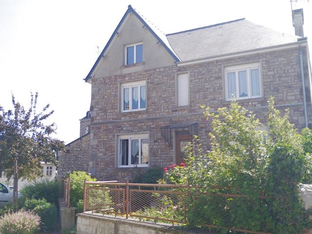 MAISON DE BOURG DE 126 M2 A RAFRAICHIR