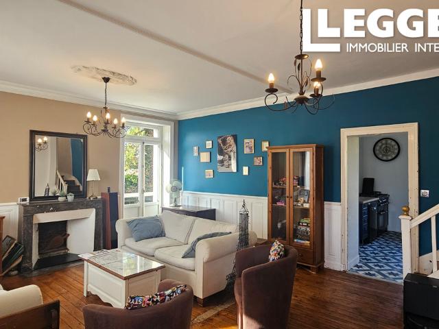 Maison de bourg de 1905 rénovée 145 m² sur un terrain de 2409 m² DPE C non mitoyenne, environnement calme