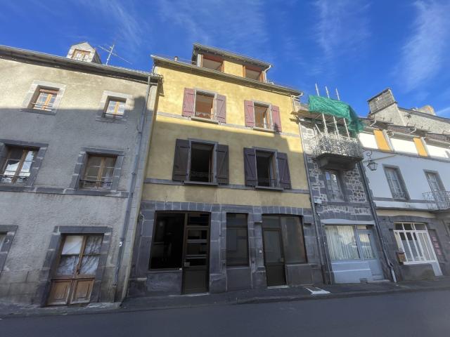 Maison de bourg de 191 m2 avec fort potentiel Idéal investisseur ou projet familial