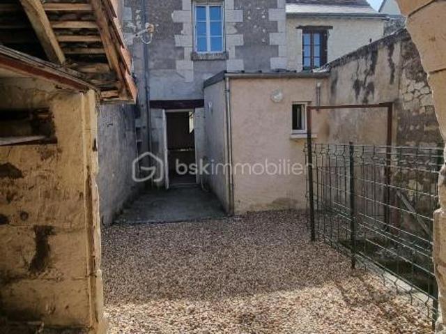 Maison de bourg de 82 m² à Saint Épain avec 4 chambres