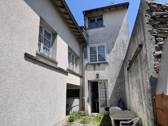 Maison de bourg de 9 pièces principales