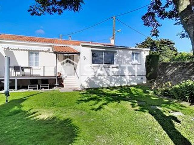 Maison de Bourg de plain pied avec jardin