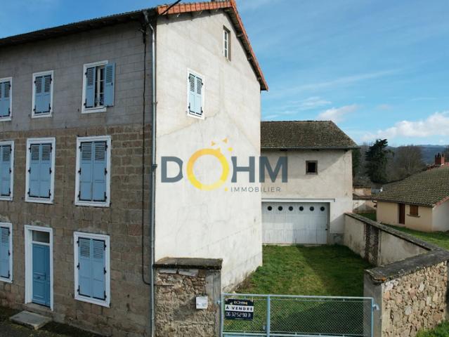 MAISON DE BOURG EN CENTRE BOURG SUR 1102 M2 DE TERRAIN AVEC