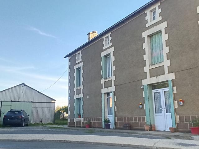 Maison de bourg et terrain