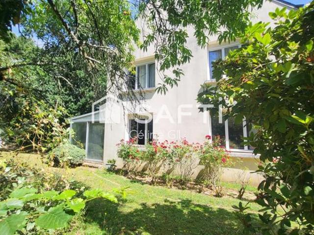 Maison de bourg familiale avec jardin arboré et fort potentiel d'aménagement