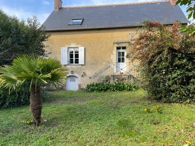 Maison de bourg sans vis à vis, avec jardin bordé par un cou