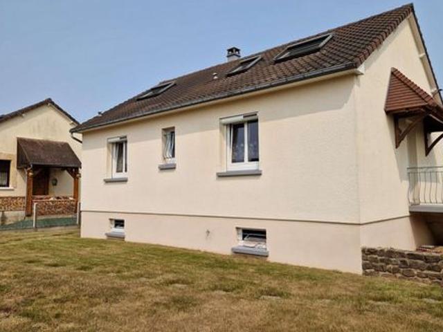 Maison de bourg sur sous sol à SPAY avec 4 chambres jardin