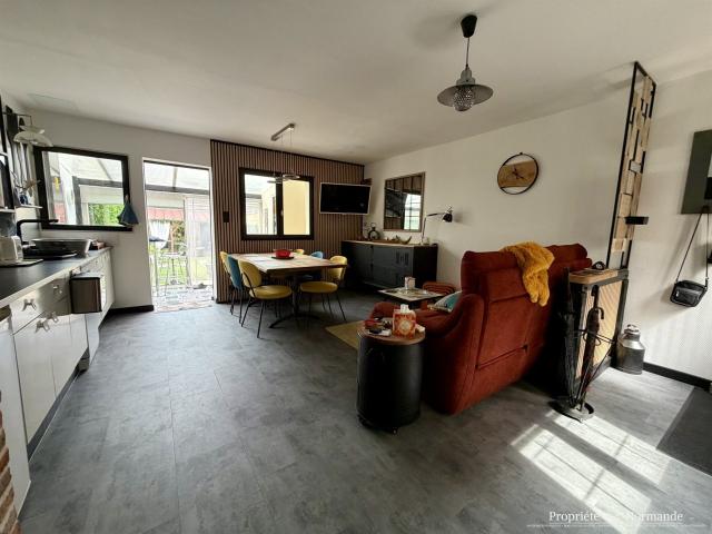 Maison De Bourg Renovée Avec Commerces À Pied 70m² Pont Audemer