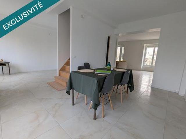 Maison de bourg rénovée avec extérieur et parking