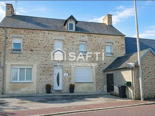 MAISON DE BOURG TRES SPACIEUSE AVEC BEAU TERRAIN