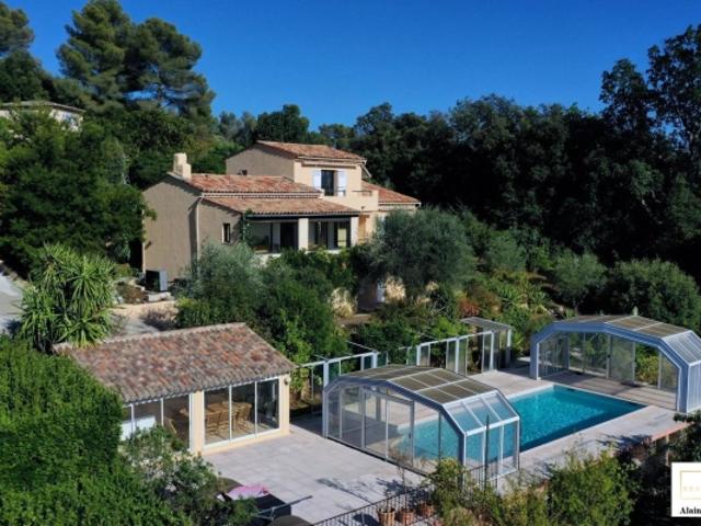 MAISON DE GRAND STANDING