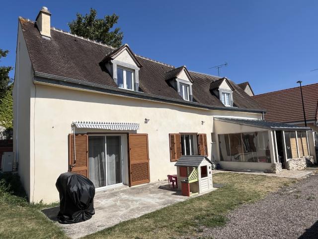 Maison de F5 de 110m2 habitables sur terrain clos de murs de 363m2