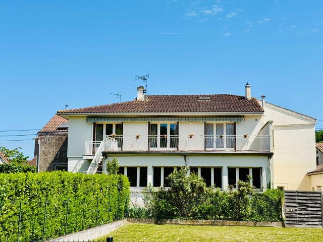 Maison de famille proche des commodités à pied 170m² Penne d'Agenais