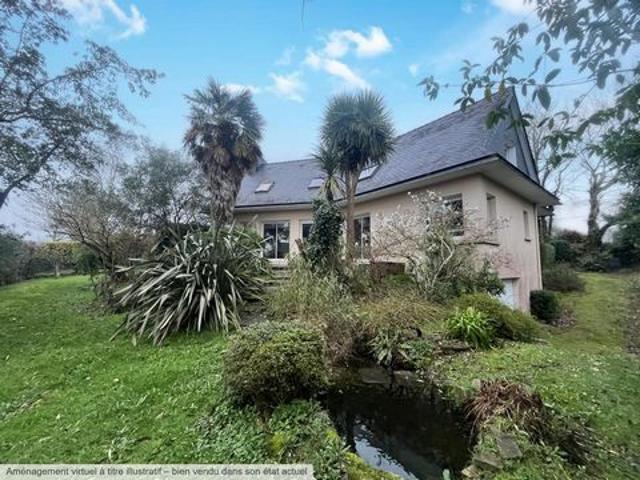 Maison de famille située à quimper avec sous sol et garage